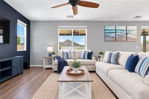Living - 8847 Glencliff Ave, Hesperia, CA 92344 photo 2 of 4