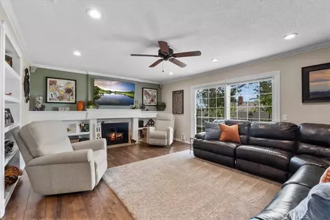 Living - 9959 Holly, Rancho Cucamonga, CA 91701 photo 3 of 4