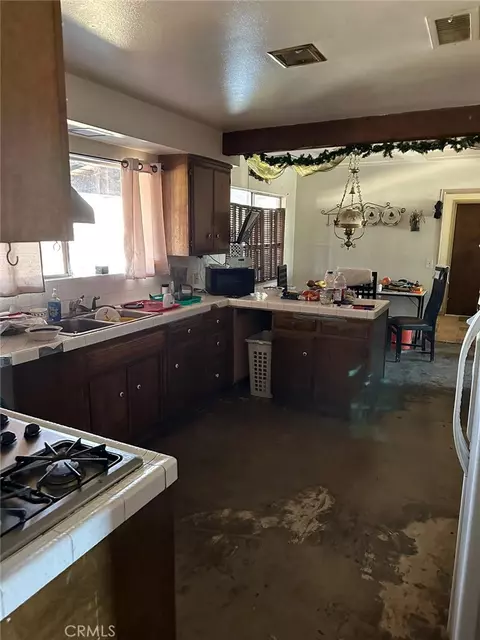 Kitchen - 19472 Kinai Rd, Apple Valley, CA 92307 photo 1 of 2