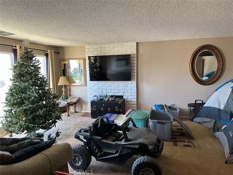 Living - 19472 Kinai Rd, Apple Valley, CA 92307 photo 1 of 2