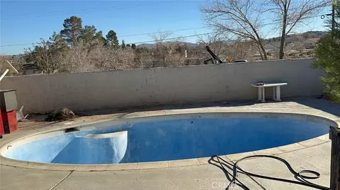 Exterior - 19472 Kinai Rd, Apple Valley, CA 92307 photo 7 of 8