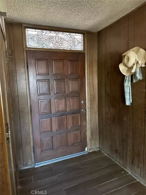 Entry Way - 19472 Kinai Rd, Apple Valley, CA 92307 photo 1 of 2