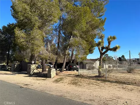 Exterior - 19472 Kinai Rd, Apple Valley, CA 92307 photo 5 of 8