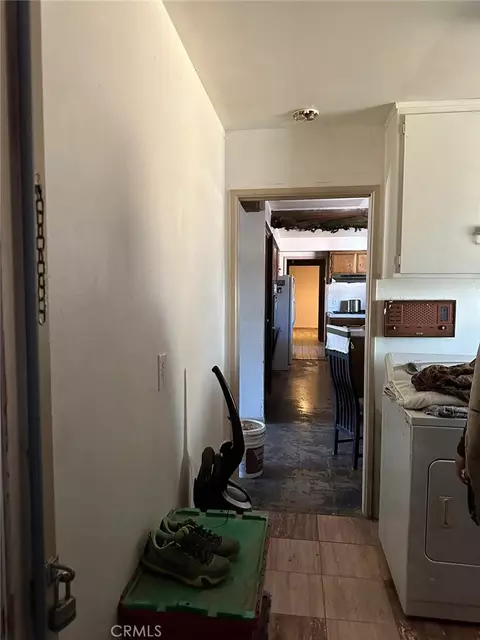 Entry Way - 19472 Kinai Rd, Apple Valley, CA 92307 photo 2 of 2