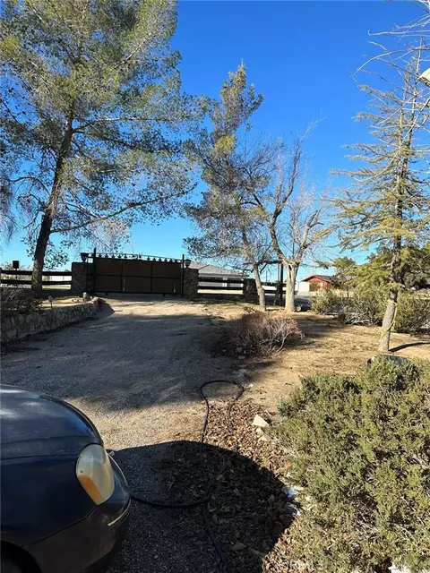 Exterior - 19472 Kinai Rd, Apple Valley, CA 92307 photo 3 of 8