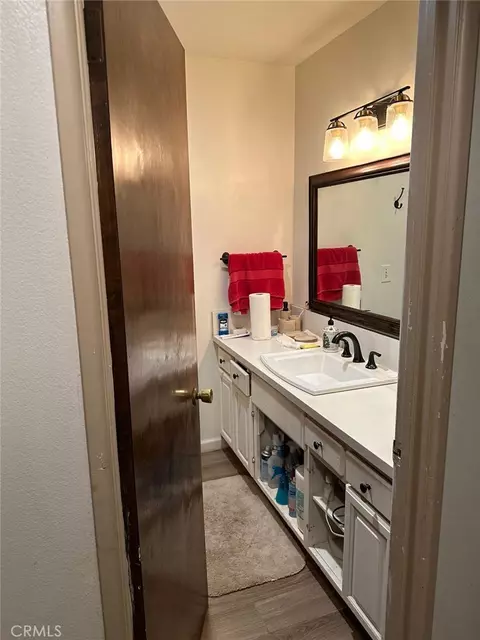 Bath - 19472 Kinai Rd, Apple Valley, CA 92307 photo 4 of 6