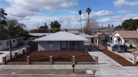 135 N Palm Ave, Hemet, CA 92543
