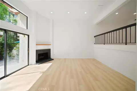 5720 Owensmouth Ave #174, Woodland Hills, CA 91367