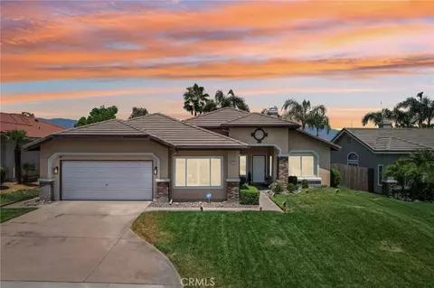 2826 W Sunnyview Dr, Rialto, CA 92377