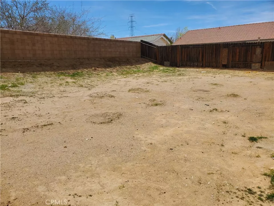 Exterior - 10695 Plainfield St, Adelanto, CA 92301 photo 4 of 7