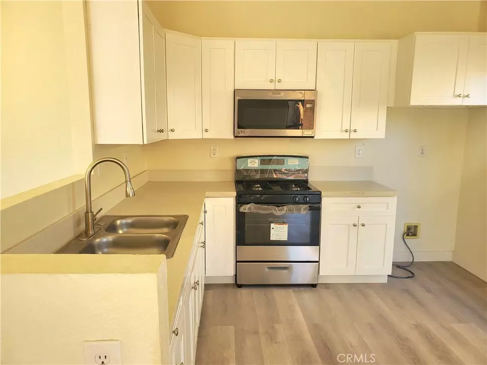 Kitchen - 10695 Plainfield St, Adelanto, CA 92301 photo 2 of 5