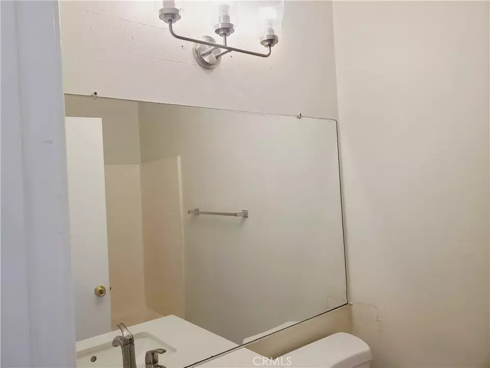 Bath - 10695 Plainfield St, Adelanto, CA 92301 photo 3 of 7