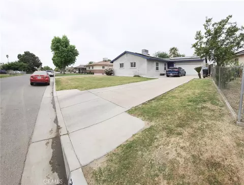 2709 Laurel Dr, Bakersfield, CA 93304
