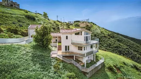 2501 Barrymore Dr, Malibu, CA 90265