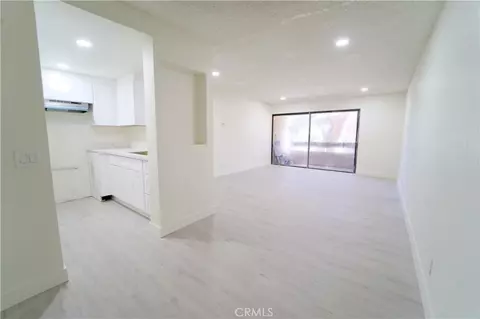 600 W Third St #B211, Santa Ana, CA 92701