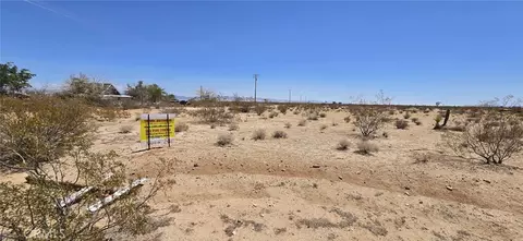 61329 Moon Dr, Landers, CA 92285