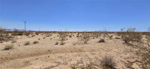 61329 Moon Dr, Landers, CA 92285 photo 2