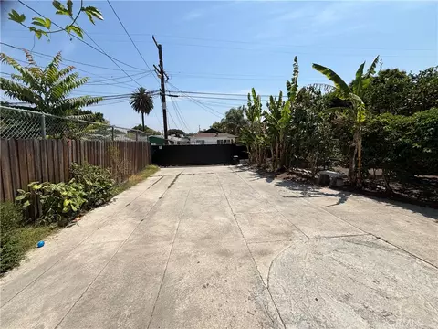 8810 Menlo Ave, Los Angeles, CA 90044