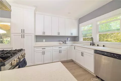 328 Vista Pl, Los Angeles, CA 90042