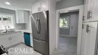 Entry Way - 3943 Ridge Rd, Riverside, CA 92501 photo 3 of 7
