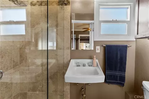 Bath - 2929 E Hamilton Ave, Orange, CA 92867 photo 2 of 3
