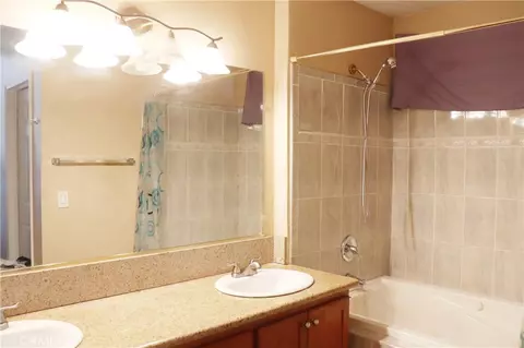 Bath - 43964 Fallon Dr, Lancaster, CA 93535 photo 1 of 4