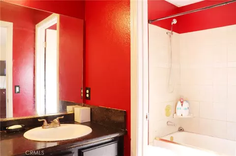 Bath - 43964 Fallon Dr, Lancaster, CA 93535 photo 3 of 4