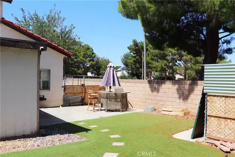 Exterior - 43964 Fallon Dr, Lancaster, CA 93535 photo 4 of 5