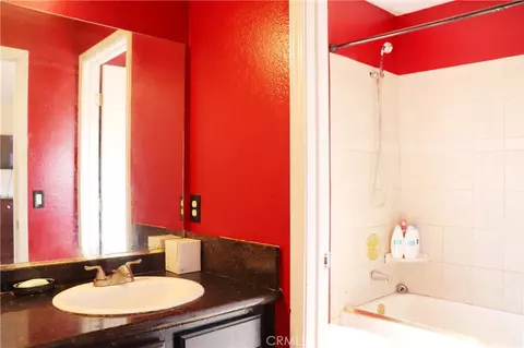 Bath - 43964 Fallon Dr, Lancaster, CA 93535 photo 3 of 4