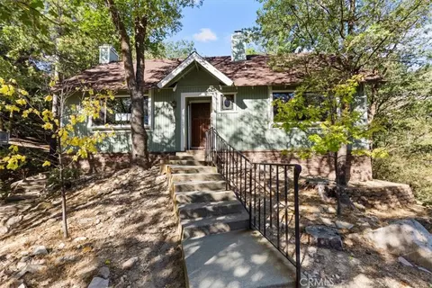 26690 Thunderbird Dr, Lake Arrowhead, CA 92352