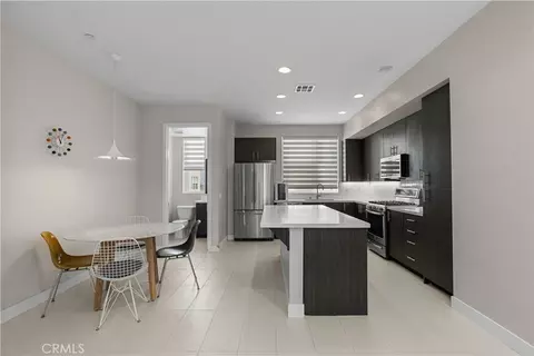 2753 Waverly Dr #705, Los Angeles, CA 90039
