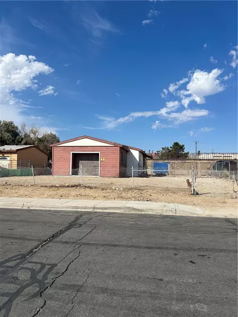 1556 Riverside Dr, Barstow, CA 92311