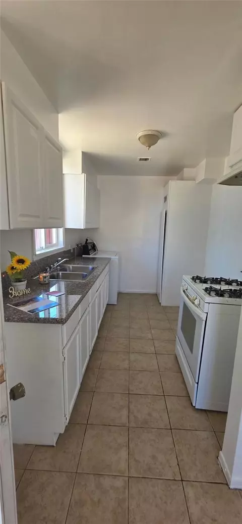 Kitchen - 38857 9th St E, Palmdale, CA 93550 photo 2 of 2