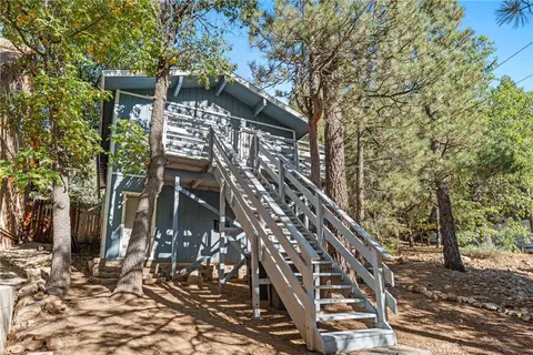 329 Vista Ln, Sugarloaf, CA 92386