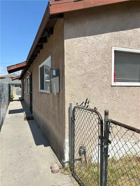 1223 W 33rd St, Long Beach, CA 90810