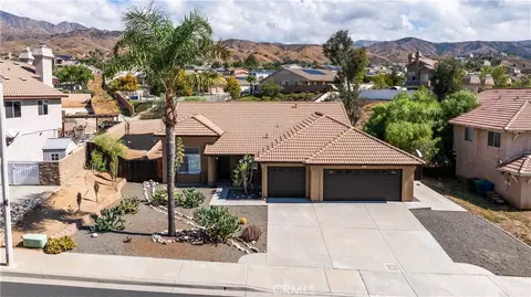 29630 Carro Amano Ln, Highland, CA 92346