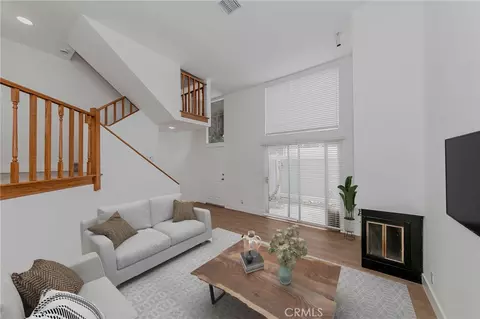 1929 E Washington Blvd #2, Pasadena, CA 91104