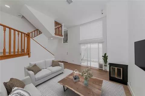 1929 E Washington Blvd #2, Pasadena, CA 91104