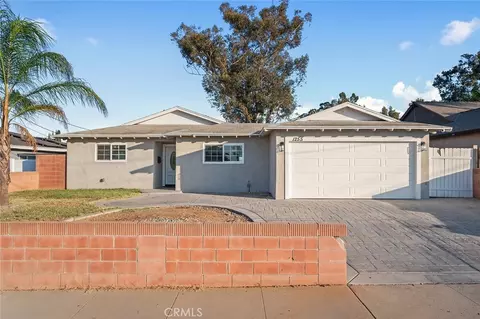 1255 Jadestone, Corona, CA 92882 photo 2