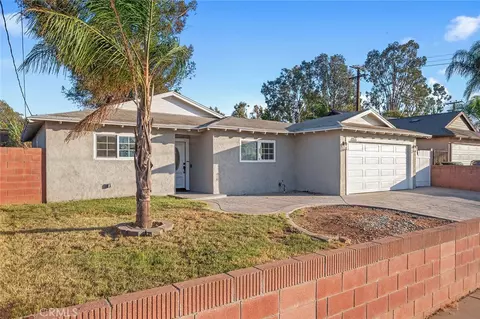 1255 Jadestone, Corona, CA 92882 photo 3
