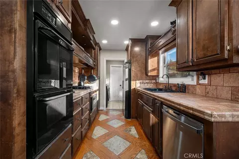 1255 Jadestone, Corona, CA 92882 photo 5