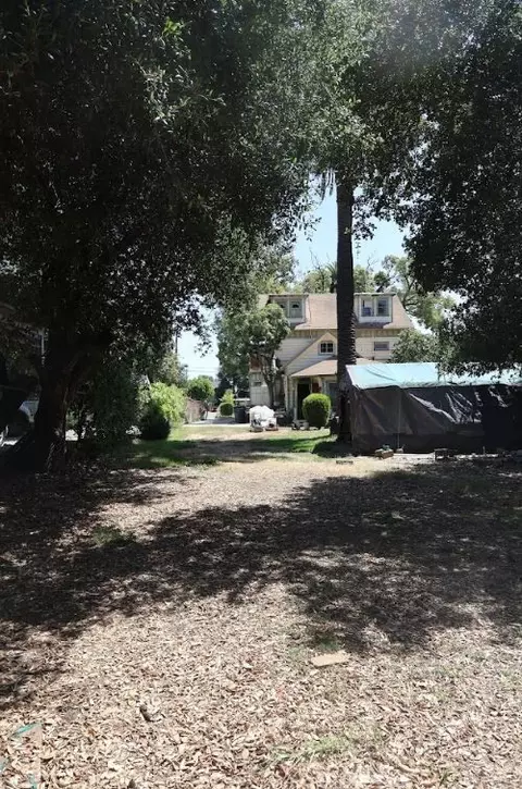 Exterior - 209 Carlton, Pasadena, CA 91103 photo 9 of 11
