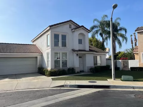 317 Oakview Dr, Azusa, CA 91702
