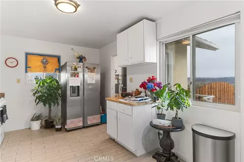 Kitchen - 9404 Mesa, Lucerne Valley, CA 92356 photo 2 of 3