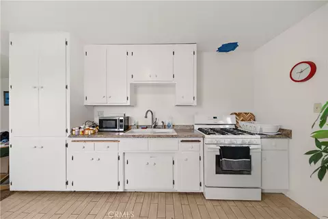 Kitchen - 9404 Mesa, Lucerne Valley, CA 92356 photo 3 of 3