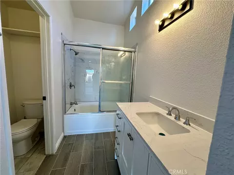 Bath - 716 Periwinkle, Perris, CA 92571 photo 2 of 4