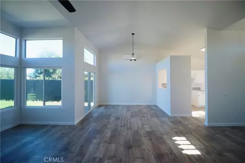 Living - 716 Periwinkle, Perris, CA 92571 photo 2 of 5