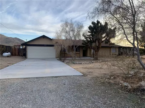 25095 Via Vista Rd, Apple Valley, CA 92307