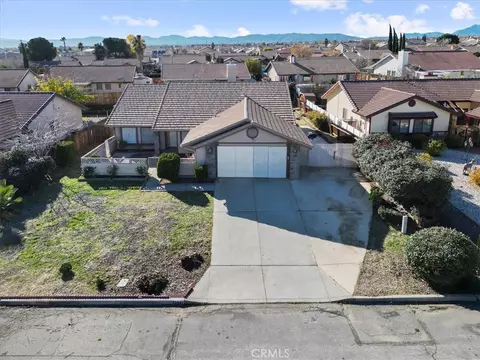 13511 Mountain Dr, Hesperia, CA 92344