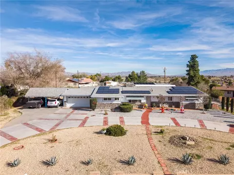 16464 Desert Knoll Dr, Victorville, CA 92395
